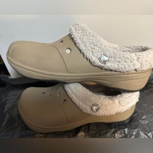 Crocs Classic Clog M8 W10 With Soft Faux Fur Liner Tan Beige Slip On No Strap
